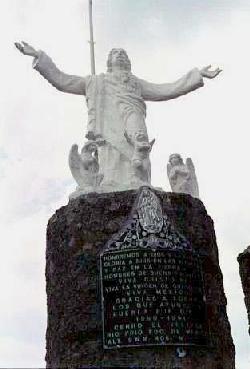 Monumento que corona la cima del cerro Telapón.