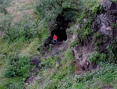 Cueva del Oso (C-131) (foto de James Brady, 1999).