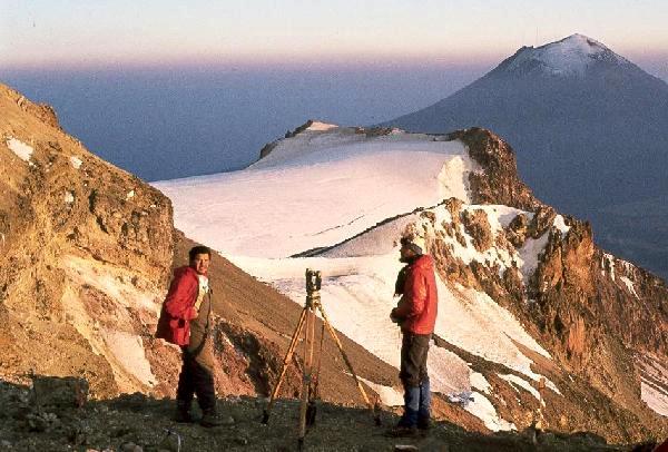 Trabajos arqueológicos en la cima de la Iztaccíhuatl